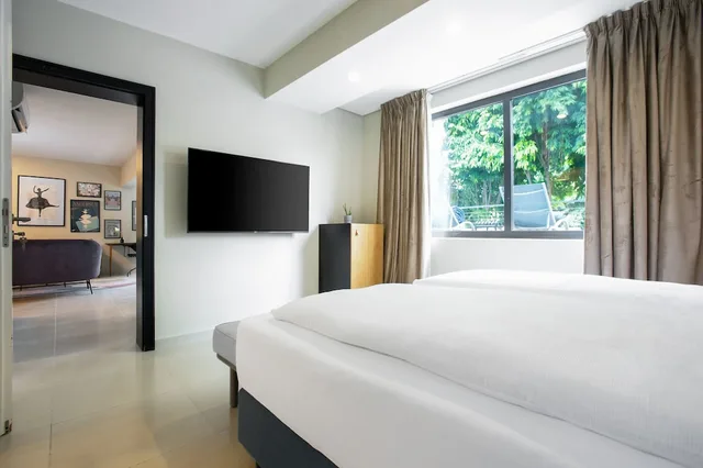 جناح تنفيذي بسرير كينج بشرفة، Nordic Hotel Lagos 2/5