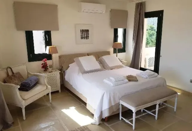 جناح بسرير كينج بإطلالة على البحر بشرفة، Thermesea Luxury Lodge 1/3