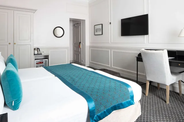 غرفة بريفيليج بسريرين منفصلين، Bradford Elysees Astotel 3/4