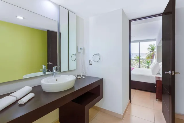 Master, Suite, 2 Queen Beds, Ocean View، Ramada by Wyndham Acapulco Hotel and Suites 4/4