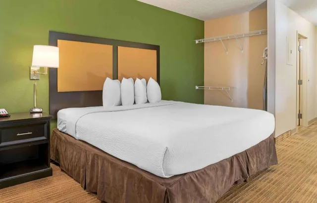 غرفة ديلوكس بسرير كينج، Extended Stay America - Detroit - Farmington Hills 1/4