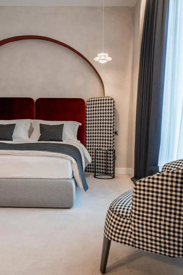 Standard, King Bed, Monograph Freedom Square 1/6