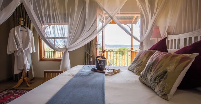 غرفة فاخرة بسريرين منفصلين بإطلالة على الجبل، De Zeekoe Guest Farm 9/10