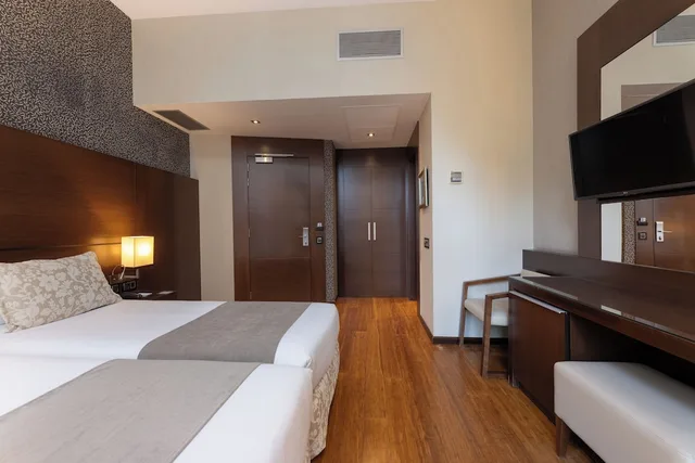 غرفة داخلية بسريرين منفصلين، HOTEL COLONIAL BARCELONA 4/10