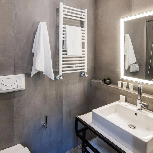 غرفة بسرير كينج بشرفة، Spice Hotel 6/9