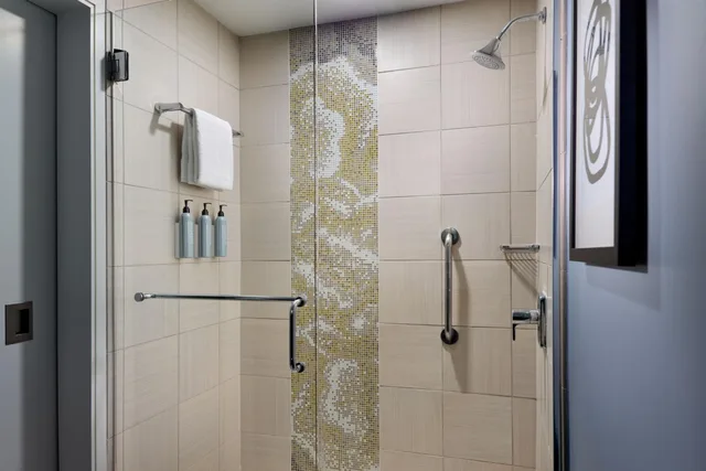 غرفة بسرير كوين مع أريكة، Courtyard By Marriott New Orleans French Quarter/Iberville 4/4