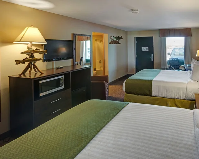 غرفة قياسية بسريرين كوين، Quality Inn Ashland Lake Superior 3/6