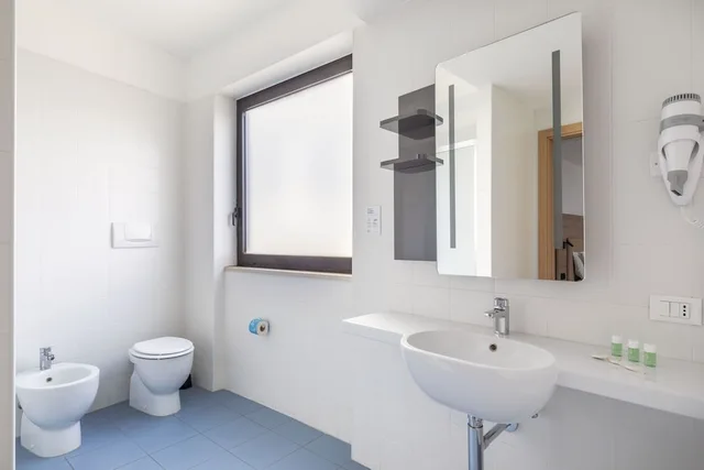 غرفة سوبيريور بسرير كوين، B&B Hotel Pomezia Roma 7/8