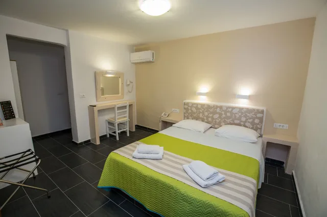 Standard, Double Bed, Olympic Hotel 3/6