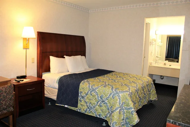 غرفة بسرير كوين، Americas Best Value Inn Decatur In 3/9
