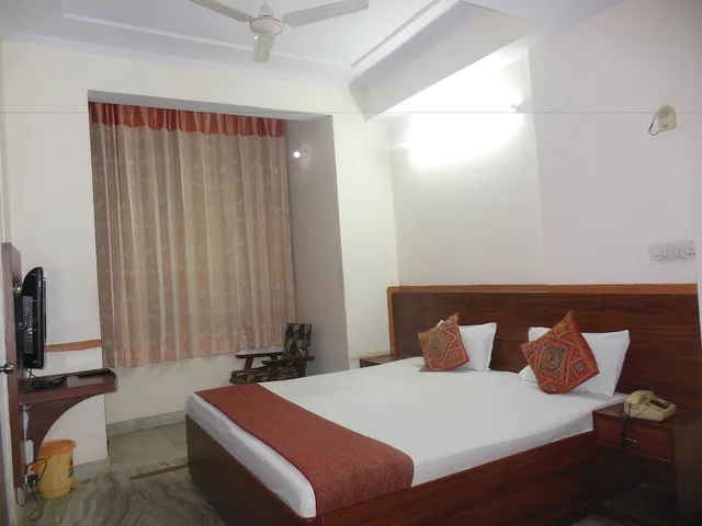 غرفة ديلوكس بسرير مزدوج، Konark Palace Hotel 2/4