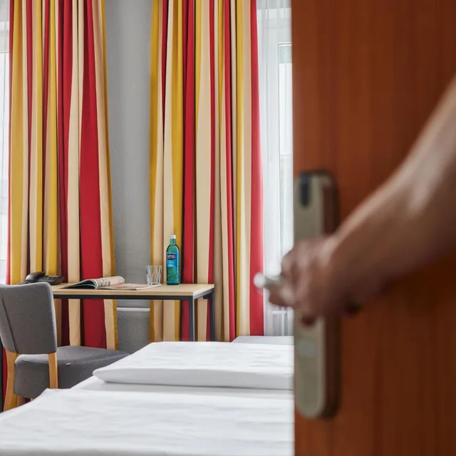 غرفة ثلاثية مع أريكة، Central Hotel 4/10
