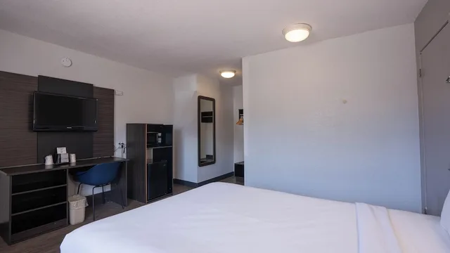 جناح بسرير كوين لذوي الإعاقة، Motel6 Rochester, MN 2/9
