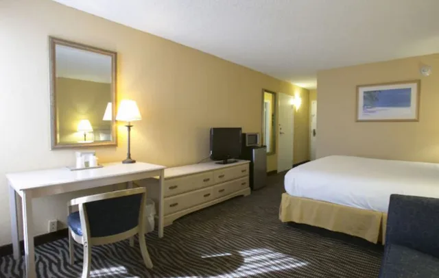 غرفة قياسية بسرير كينج، The Inn at Boynton Beach 2/3
