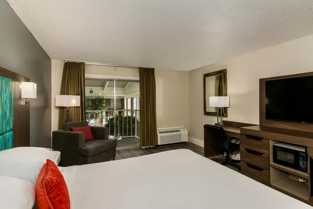 غرفة قياسية بسرير كينج، Red Lion Hotel Pocatello 1/4