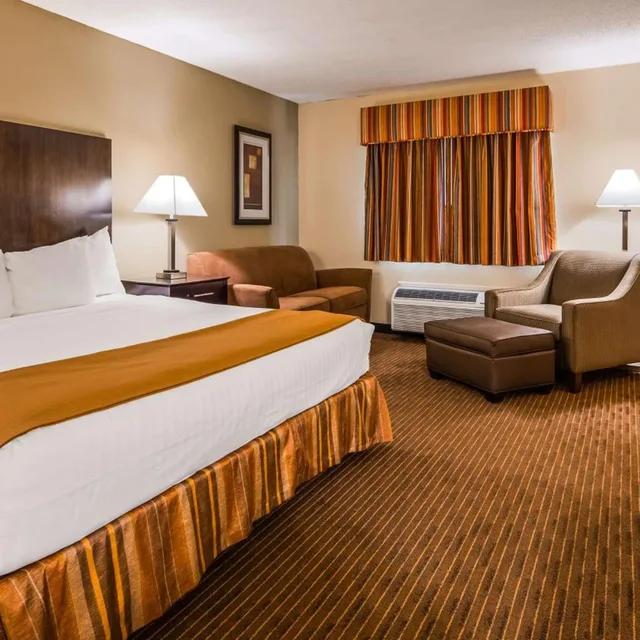 جناح بسرير كينج بجاكوزي، Best Western Muncie 3/9