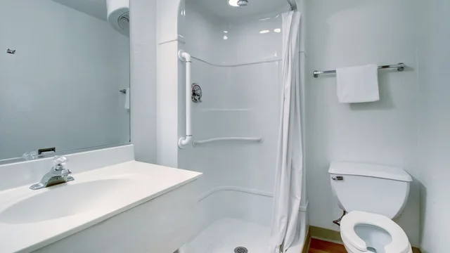 غرفة قياسية بسرير مزدوج لذوي الإعاقة، Motel6 Everett, WA - North 9/10