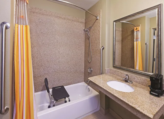 غرفة بسريرين كوين لذوي الإعاقة، La Quinta Inn And Suites Paris 6/8