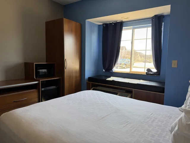 Standard, Queen Bed, Accessible, Microtel Inn Suites by Wyndham South Bend at Notre Dame 2/3