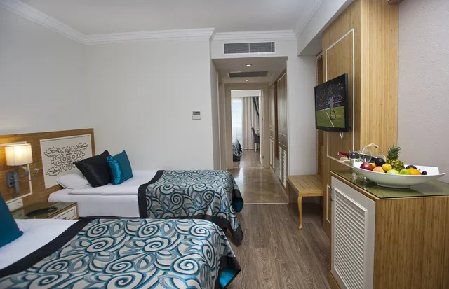 غرفة بسرير مزدوج، Crystal Waterworld Resort and Spa 2/2
