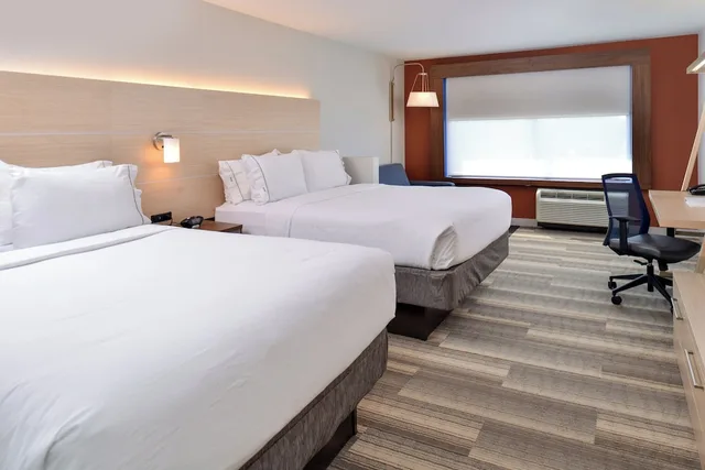 غرفة قياسية بسرير كينج لذوي الإعاقة، Holiday Inn Express Suites Farmington Hills Detroit 2/5