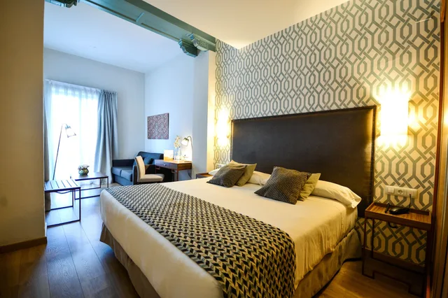 جناح جونيور بسرير كوين مع أريكة، Hotel Oromana 2/5