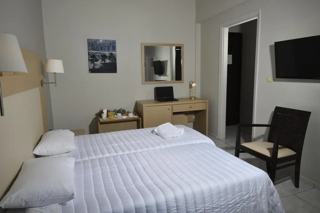 Room, Double Bed, Four Seasons Skg Thessaloniki 7/10