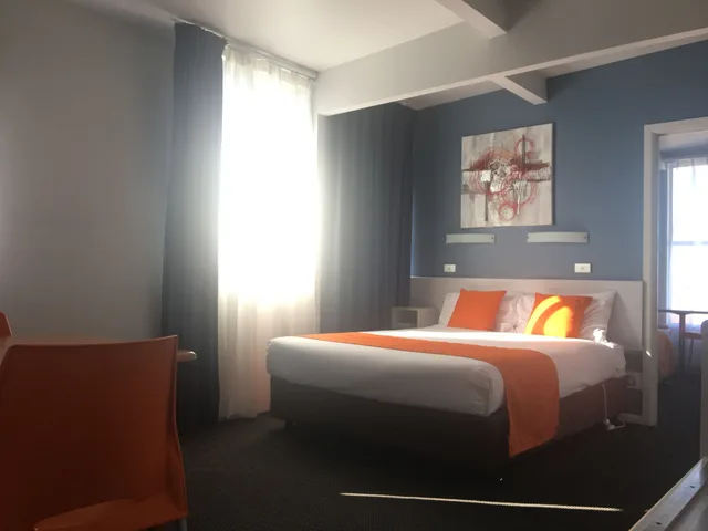 2 Bedrooms, Studio, 2 Double and Twin Beds, with View، Waterfront Lodge Motel 4/6