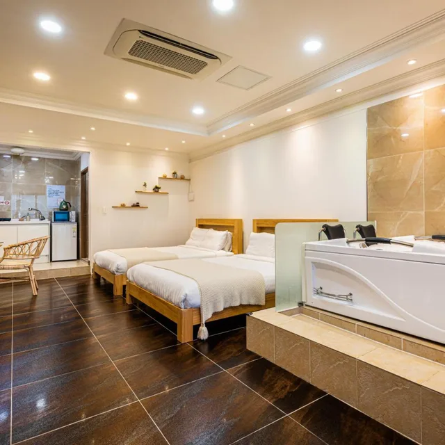 جناح ديلوكس بجاكوزي، Sun And Moon Resort 3/8