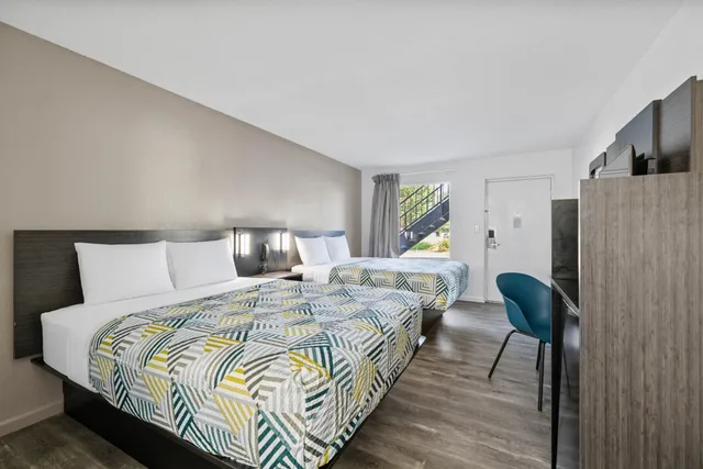 2 Queen Beds Mobil Access Tub Nsmk Micfridge، Motel6 Mccomb Ms 8/16