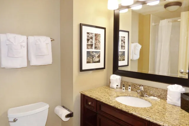 جناح بسرير كينج مع أريكة، Country Inn & Suites by Radisson, Port Orange-Daytona, FL 3/4