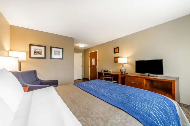 غرفة بسرير كوين لذوي الإعاقة، Comfort Inn & Suites Rocklin - Roseville 1/5