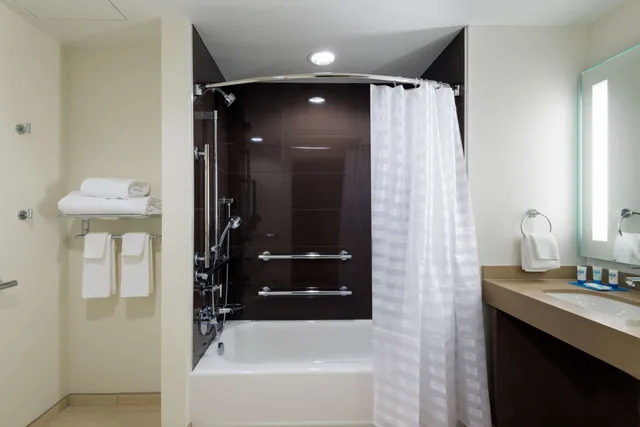 Room, King Bed, Den, Accessible، Hyatt House Denver Downtown 5/5