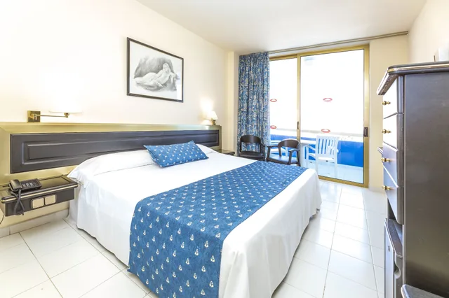 غرفة بسريرين منفصلين بإطلالة على البحر، Mediterranean Palace 4/6
