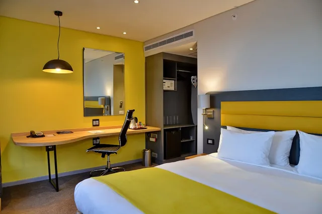 غرفة ديلوكس بسرير كينج بإطلالة على الجبل، Cresta Grande Cape Town 4/10