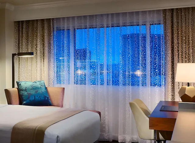 غرفة بريميير بسريرين كوين لذوي الإعاقة، Royal Sonesta Houston Galleria 3/4