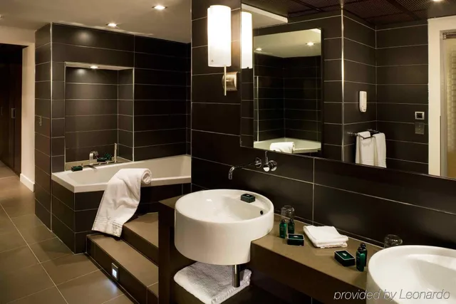 غرفة ديلوكس بسرير مزدوج بإطلالة على المدينة، Sofitel Algiers Hamma Garden 2/2