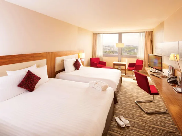 غرفة عائلية بسرير كينج وسرير كوين، Movenpick Hotel Geneva 1/8