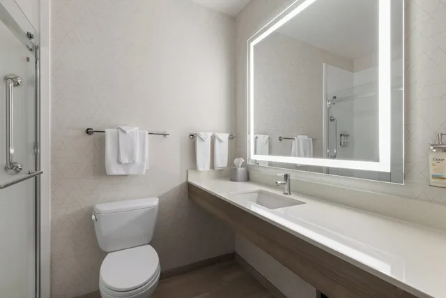 غرفة قياسية بسريرين كوين، Holiday Inn Express Hotel And Suites Rapid City 6/10