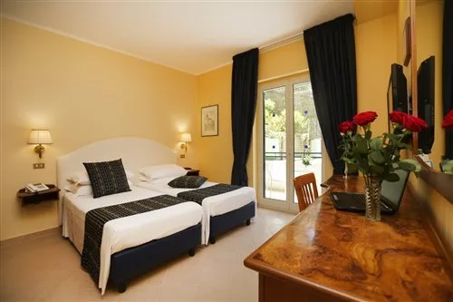 غرفة كلاسيكية بسرير مزدوج أو سريرين منفصلين بشرفة، Best Western Hotel La Solara 1/2