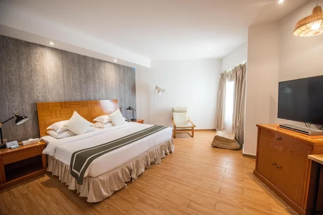 جناح تنفيذي، BM Beach Hotel 1/5