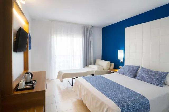 غرفة قياسية ثلاثية بإطلالة على البحر، Ibersol Torremolinos Beach 1/7