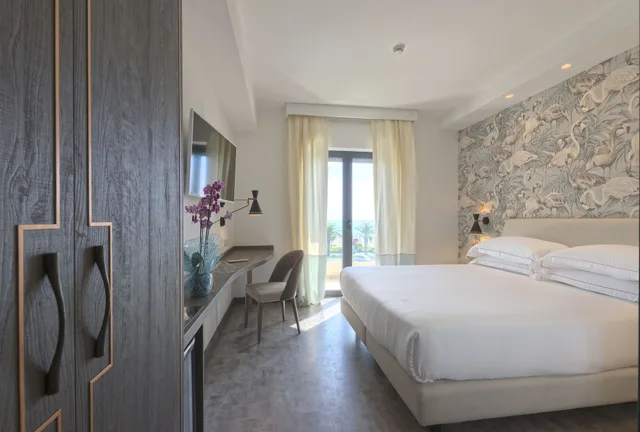 غرفة بانورامية بسرير كينج بإطلالة على البحر، Ghibli Hotel 1/5