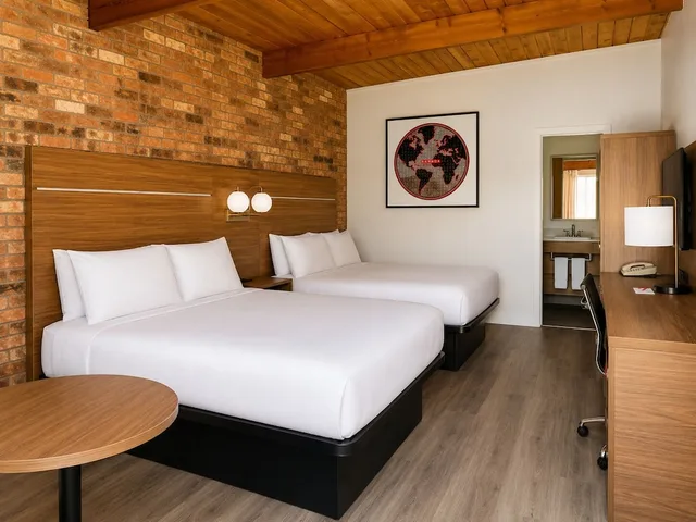Deluxe, 2 Queen Beds, Ramada by Wyndham 1000 Islands/Gananoque 6/10