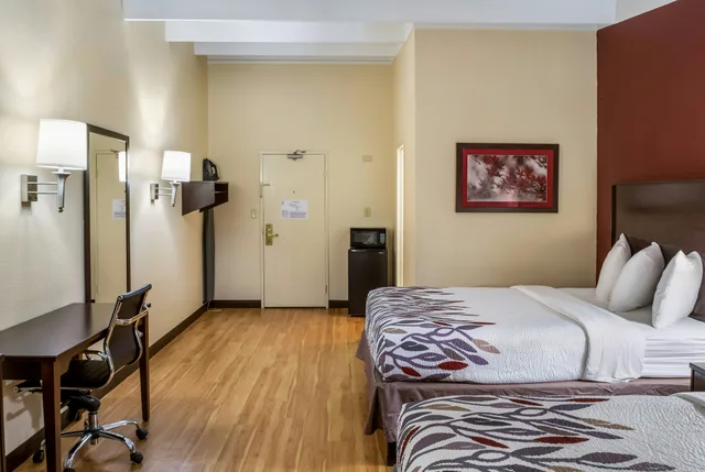 غرفة ديلوكس بسريرين كوين، Red Roof Inn Richmond, IN 1/2