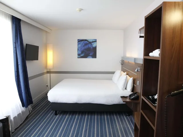 Renovated, Double Bed، Novotel Marseille Centre Gare 1/6