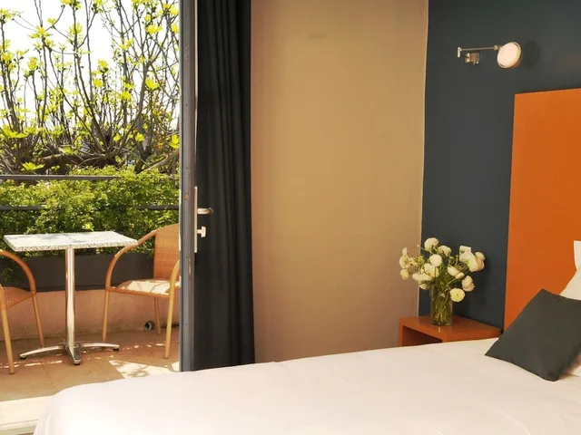 غرفة سوبيريور بسرير كوين، Les Jardins du Canal 2/5