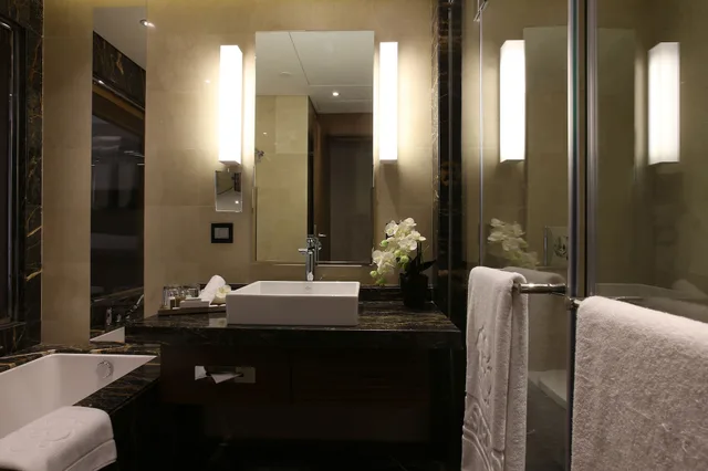 Elegant, Deluxe, King Bed, Lancaster Plaza Beirut 2/2
