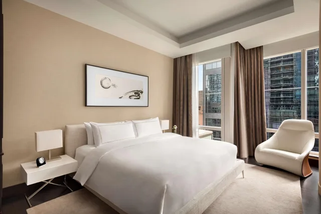 Suite, Shangri-La Toronto 1/2