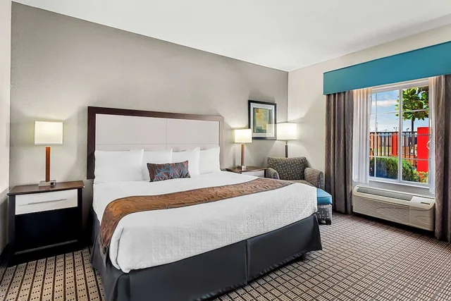 غرفة قياسية بسرير كينج، Best Western Plus Magee Inn & Suites 1/1